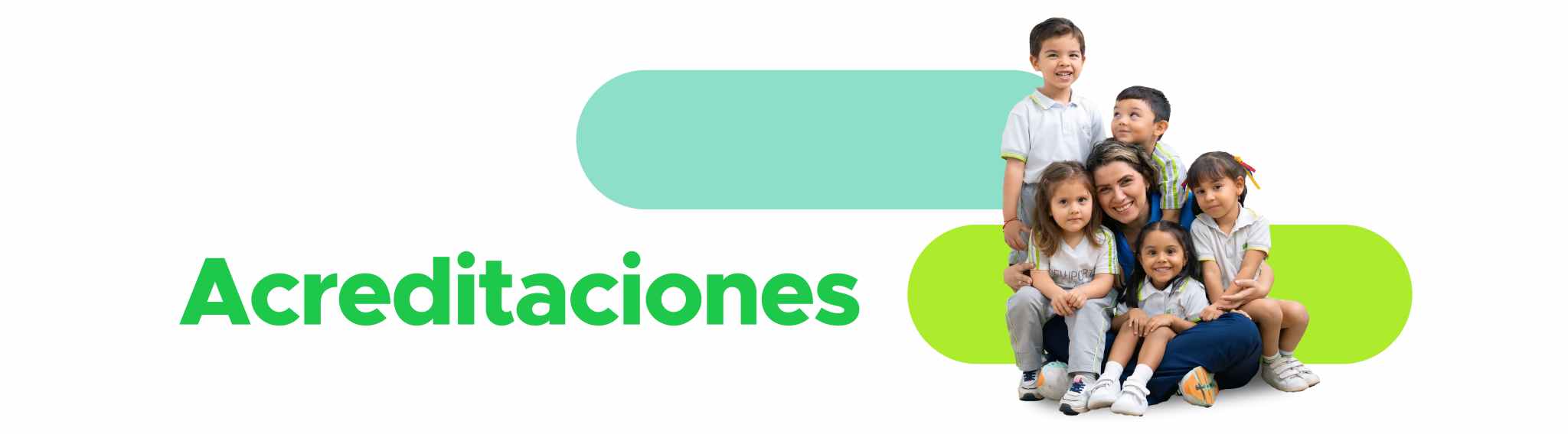 Banner acreditaciones con estudiantes y docente sonriendo